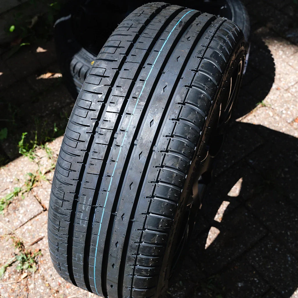 Accelera PHI-R 255 35 R20 97Y XL