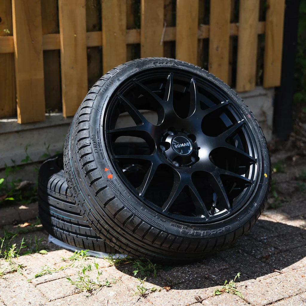 Accelera PHI-R 245 40 R17 95W XL